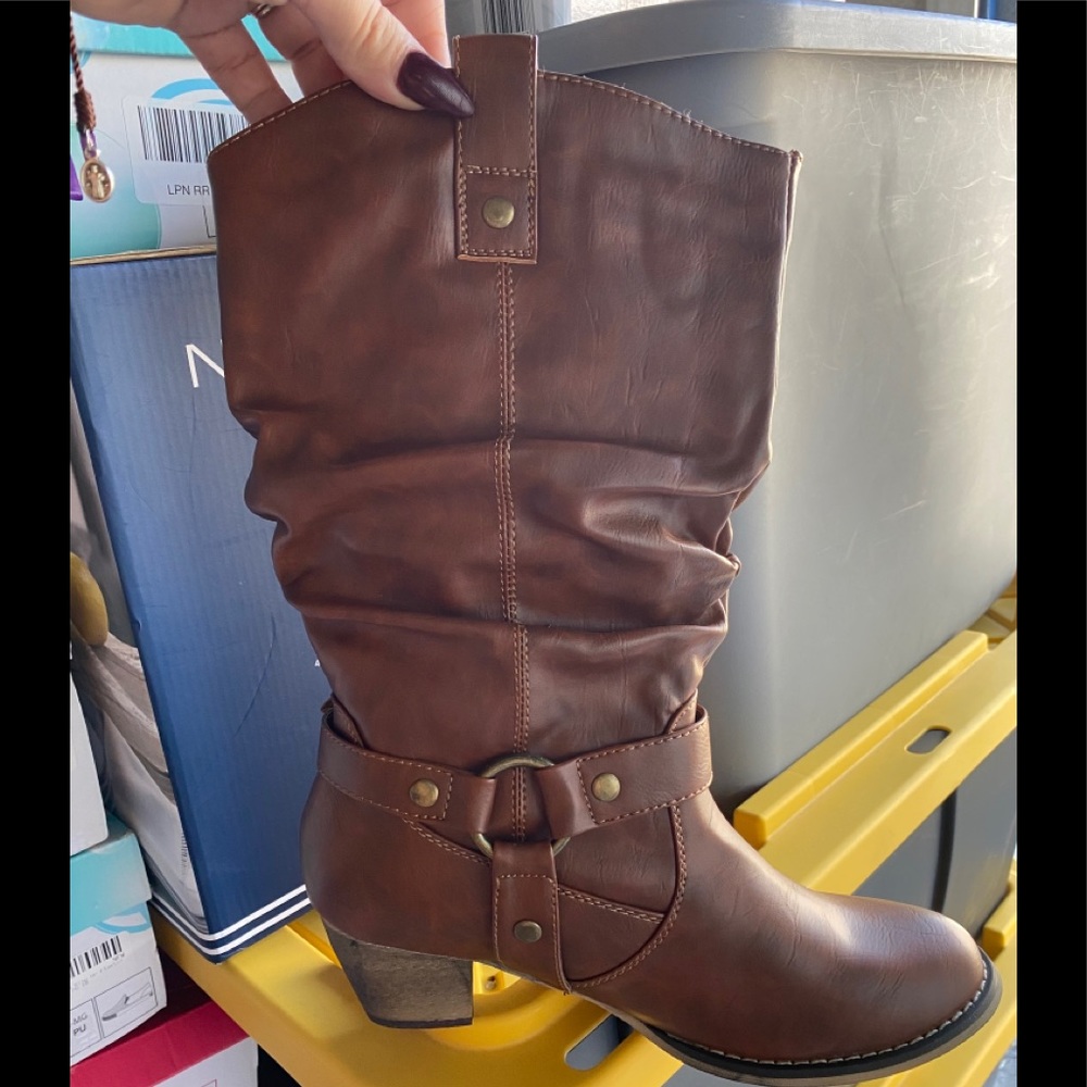 Shoes - Picture 2 of 4